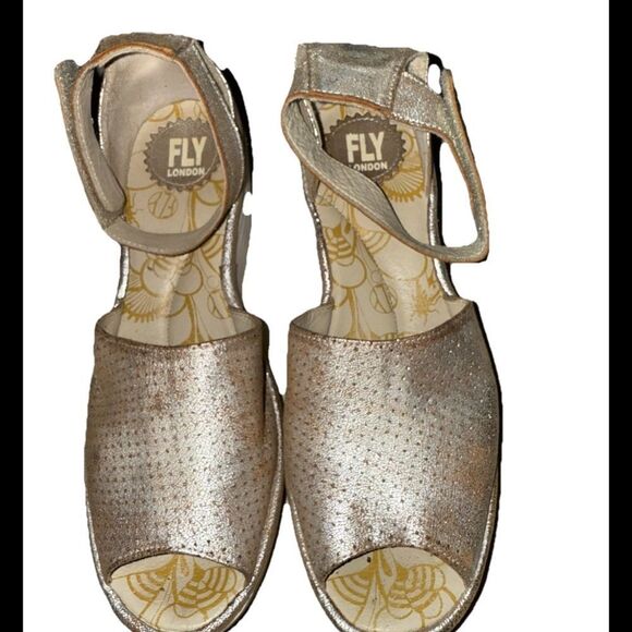 FLY LONDON Yake Metallic Wedge Sandal Perforated Leather Hook Loop Sz 39(8-8.5) - Picture 2 of 8